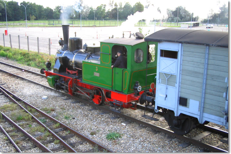 Bénévole aux commandes d'une locomotive du Chemin de Fer Touristique du Rhin